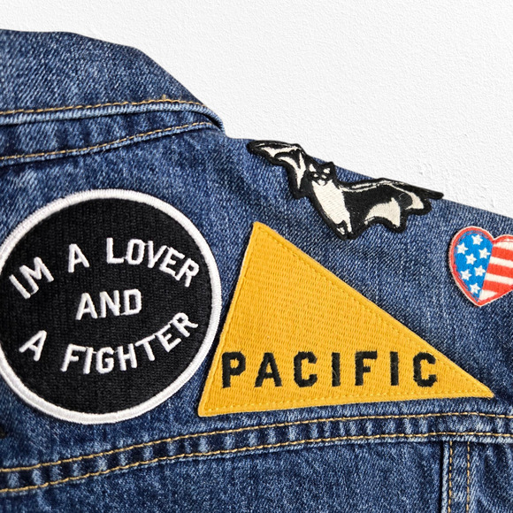 Levi’s Trucker Jean Jacket Patchwork Americana Graphic Statement Denim Size XS - Picture 12 of 13